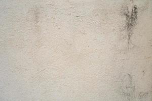 Textur der alten grauen Betonwand für den Hintergrund. raue textur auf grauer wand raue form durch abblätternde farbschicht durch regen foto