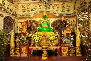 Linh-Phuoc-Pagode in Da Lat, Vietnam. dalats berühmtes wahrzeichen, buddhistischer porzellanglastempel. Linh Phuoc Pagode in Dalat Vietnam, auch Drachenpagode genannt. foto