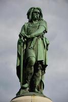 die emblematische statue von vincingetorix aus alesia, burgund frankreich foto