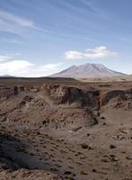 zerklüftete, spektakuläre landschaft im salar de uyuni, bolivien foto