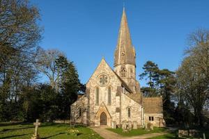 leafield, oxfordshire, uk, 2017. ansicht von st michael and all angels church foto