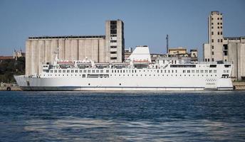 Passagierschiff im Hafen foto