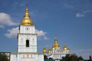 st. Michaels Kloster mit goldener Kuppel in Kiew, Ukraine foto