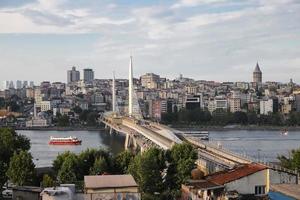 Halic U-Bahn-Brücke in Istanbul, Türkei foto