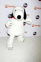 los angeles 4. aug - snoopy auf der abc tca sommerpressetour 2015 party im beverly hilton hotel am 4. august 2015 in beverly hills, ca foto