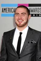 los angeles 21. nov - mike posner kommt am 21. november 2010 in los angeles, ca. bei den 2010 american music awards im nokia theater an foto