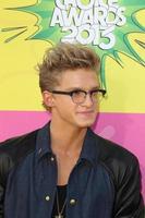 los angeles, 23. märz - cody simpson kommt am 23. märz 2013 in los angeles, ca. bei den 26. jährlichen kinderwahlpreisen von nickelodeons im usc galen center an foto