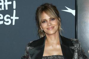 los angeles 13. nov - halle berry beim afi fest geprellt premiere im tcl chinese theater imax am 13. november 2021 in los angeles, ca foto