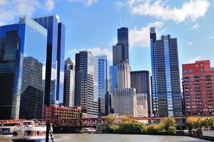 Blick auf die Wolkenkratzer von Chicago foto