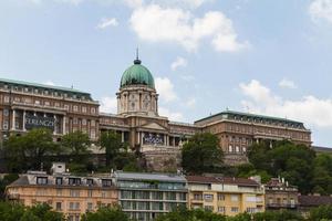 historischer königspalast in budapest foto