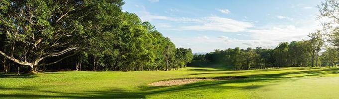 Panoramalandschaft Golf Crouse mit Sonnenlicht foto