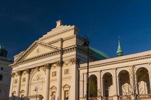 Warschau, Polen. neoklassizistische kirche saint anne in der altstadt. Unesco-Weltkulturerbe. foto