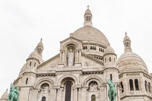 die äußere architektur von sacre coeur, montmartre, paris, frankreich foto