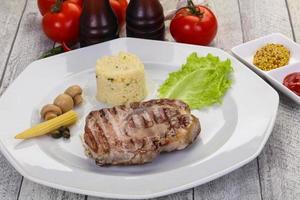 gegrilltes Schweinenackensteak foto