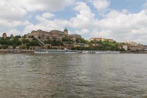 historischer königspalast in budapest foto