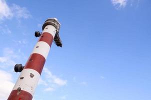 rot-weißer Leuchtturm foto