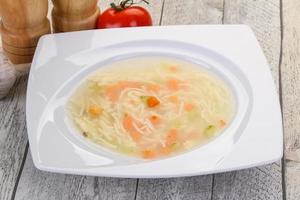 Hühnersuppe mit Nudeln foto