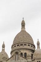 die äußere architektur von sacre coeur, montmartre, paris, frankreich foto