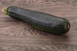 leckere junge organische natürliche Zucchini foto
