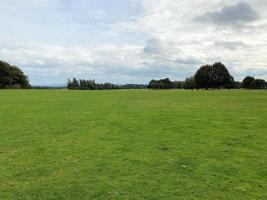 ein blick auf die landschaft von cheshire in der nähe von knutsford im sommer foto