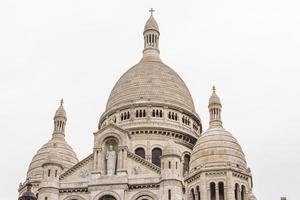 die äußere architektur von sacre coeur, montmartre, paris, frankreich foto