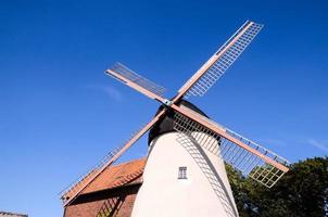 traditionelle weiße Windmühle foto