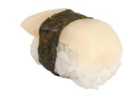 Sushi Hotate mit Scheibe Jakobsmuschel isoliert auf weißem Hintergrund foto