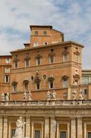 Gebäude im Vatikan, dem Heiligen Stuhl in Rom, Italien. Teil des Petersdoms. foto