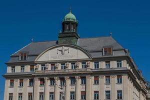 typische gebäude des 19. jahrhunderts im budaer burgviertel von budapest foto