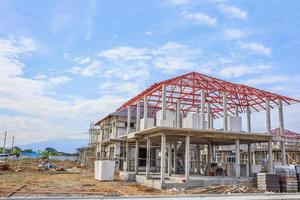 Bau neues Wohnhaus im Gange auf der Baustelle foto