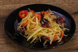 Grüner Mangosalat mit Meeresfrüchten foto