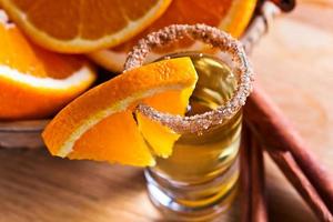 Tequila mit Orange und Zimt foto