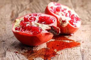 Granatapfel, rote saftige Granatäpfel foto