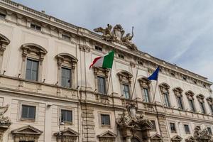 rom, das consulta-gebäude auf dem quirinale-platz. foto