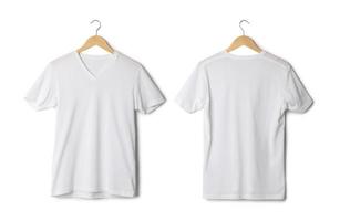 weißes T-Shirt-Modell hängend isoliert auf weißem Hintergrund mit Beschneidungspfad foto
