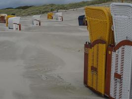 sommerabend am strand von juist foto