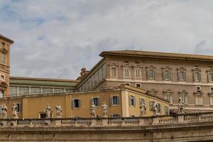 Gebäude im Vatikan, dem Heiligen Stuhl in Rom, Italien. Teil des Petersdoms. foto