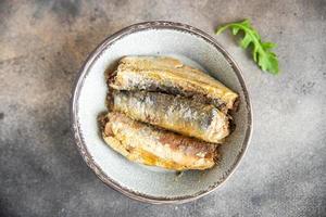 sardine konserven fisch meeresfrüchte frisch gesund mahlzeit essen snack diät auf dem tisch kopie raum essen hintergrund rustikal draufsicht vegetarisches essen foto