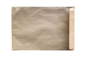 brauner Papierumschlag lokalisiert auf weißem Hintergrund. Objekt mit Beschneidungspfad foto