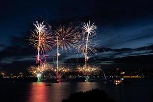 Feuerwerk über dem Bosporus, Istanbul, Türkei foto