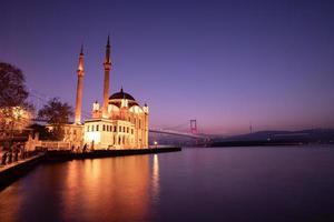 Ortakoy-Moschee in der Stadt Istanbul, Türkei foto