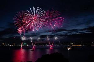 Feuerwerk über dem Bosporus, Istanbul, Türkei foto