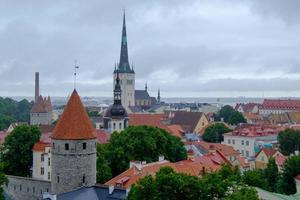 die Stadt Tallinn in Estland foto