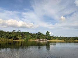 Landschaft, See und Wald foto