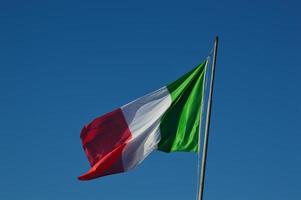 italienische Flagge im Wind foto