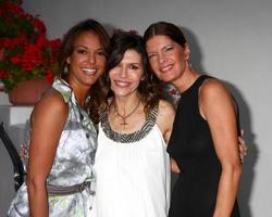 los angeles, 4. april - eva la rue, finola hughes, michelle stafford nimmt an der gala zur geldbeschaffung für die romantische komödie "the bet" im bacara resort am 4. april 2013 in santa barbara, ca foto