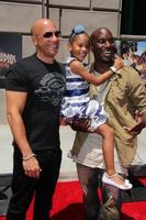 los angeles, 23. juni - vin diesel, tyrese gibson, tyreses tochter beim fast and furious, supercharged ride press event in den universal studios am 23. juni 2015 in universal city, ca foto