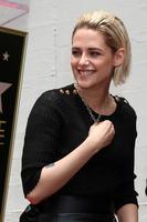 los angeles, 4. mai - kristen stewart bei der jodie-foster-star-zeremonie auf dem hollywood walk of fame im tcl chinese theater imax am 4. mai 2016 in los angeles, ca foto