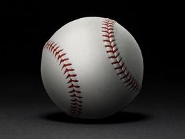 Baseballball auf schwarzem Hintergrund foto