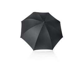 schwarzer Regenschirm lokalisiert auf weißem Hintergrund foto